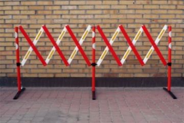 Plastic road barrier, extendable 3m